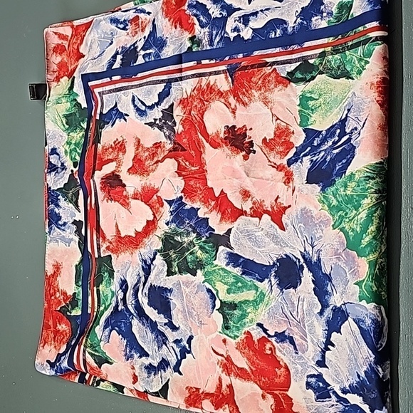 ART OF THE SCARF. From‎ tie rack. 34" X 34". Red, blue, and green. - Picture 6 of 7